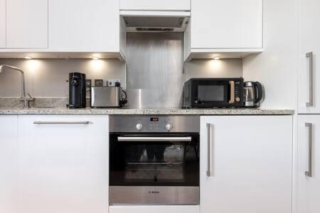 Central, Stunning 2 Bed Apartment With Parking! Κέμπριτζ Εξωτερικό φωτογραφία