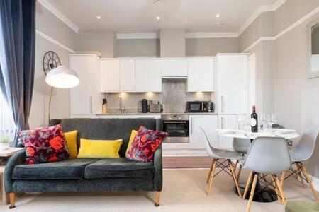 Central, Stunning 2 Bed Apartment With Parking! Κέμπριτζ Εξωτερικό φωτογραφία