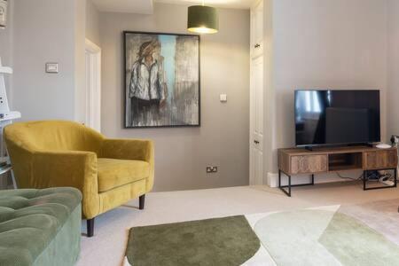 Central, Stunning 2 Bed Apartment With Parking! Κέμπριτζ Εξωτερικό φωτογραφία